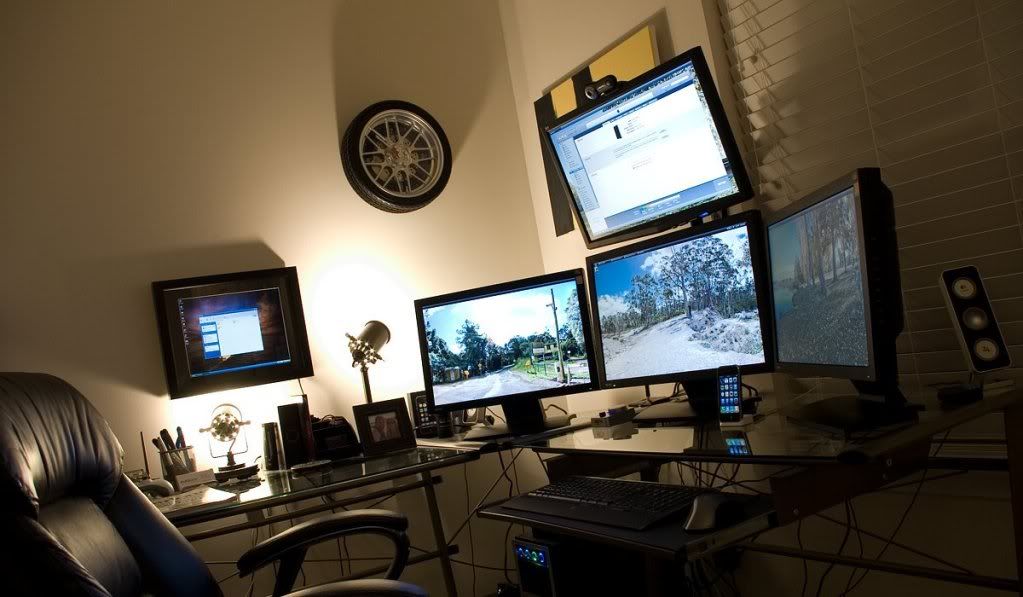 computer-setup-wall-mounts.jpg