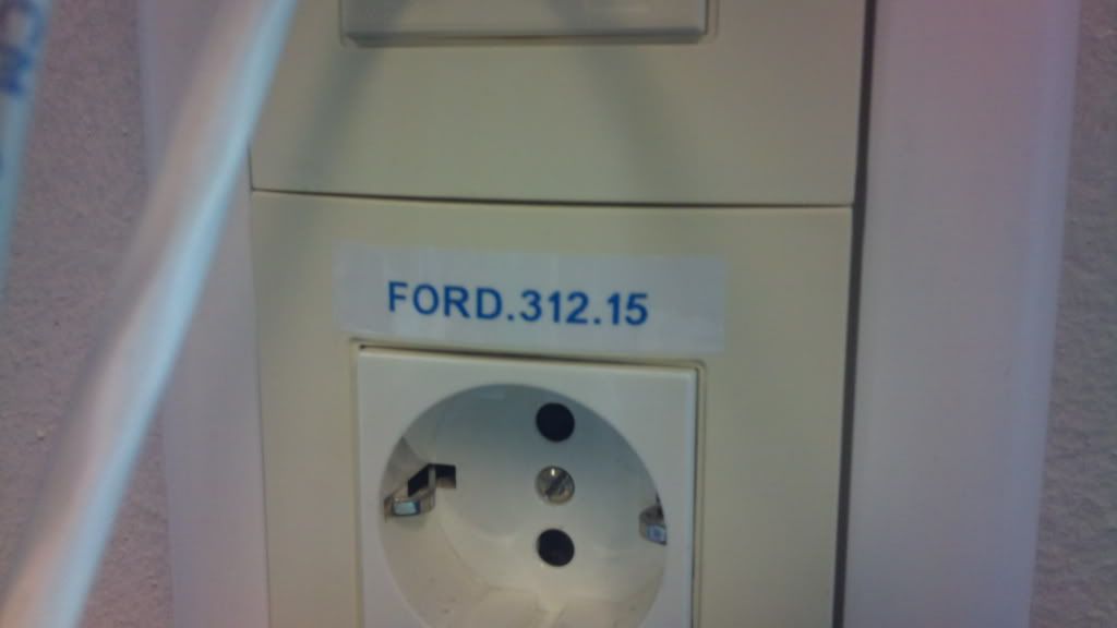 Fordstikkkontakt.jpg