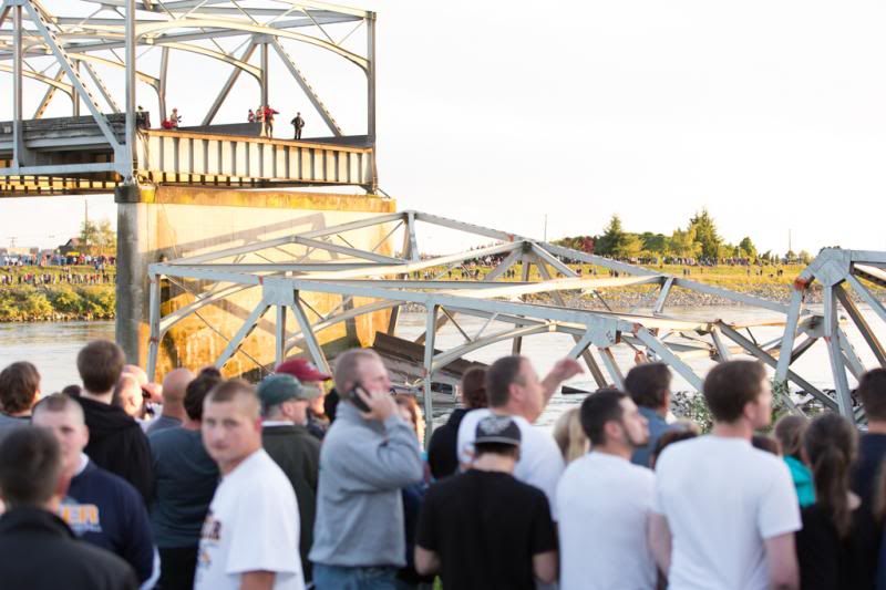 IMAGE: http://i203.photobucket.com/albums/aa179/SilverShark03/Potn-5_zps0c126558.jpg