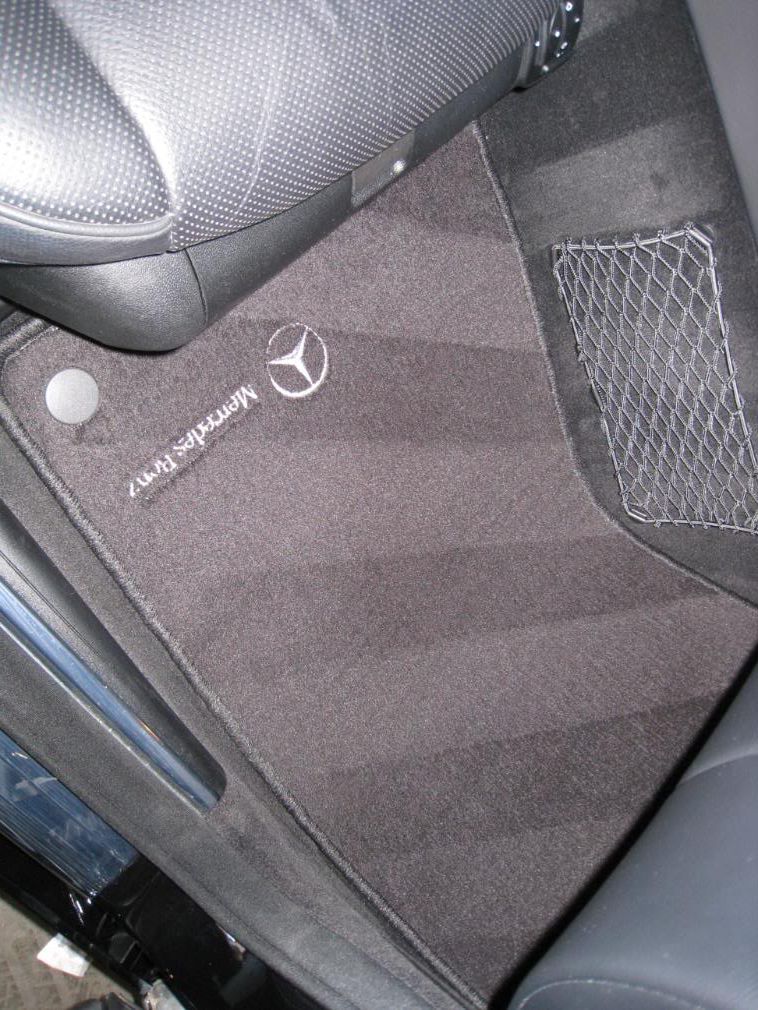 imageautodetailblkcls500louisvil-19.jpg