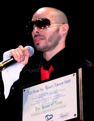 Benny Ninja, accepting a 2009 Art From The Heart Award.