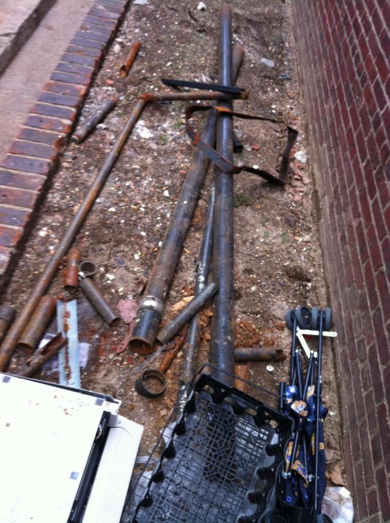 Jackson-Heights-trash-3556-79th-Street-image-0_zps8819c484.jpeg