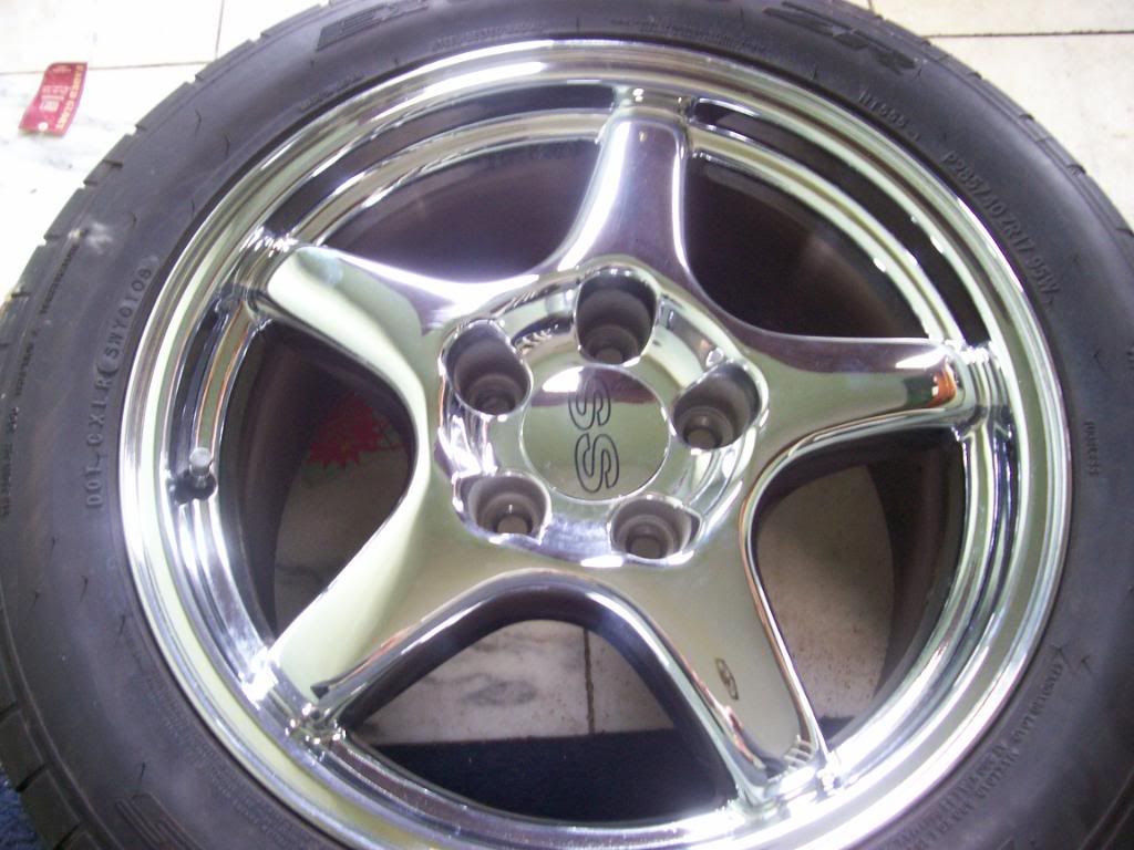 http://i203.photobucket.com/albums/aa238/chas2470/wheels009.jpg