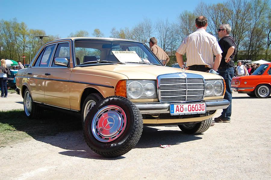 classic Mercedes' but in this case it looked really nice on this W123