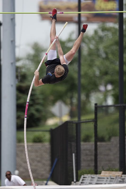 IMAGE: http://i203.photobucket.com/albums/aa67/adamlewis88/UL%20Track%202008-05-17/AL_RUN008vCardinalTwilight0023.jpg