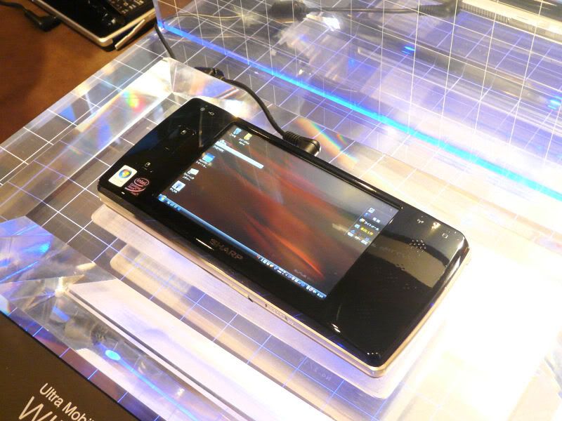 Sharp WS016SH Willcom D4 from Sharp Japan