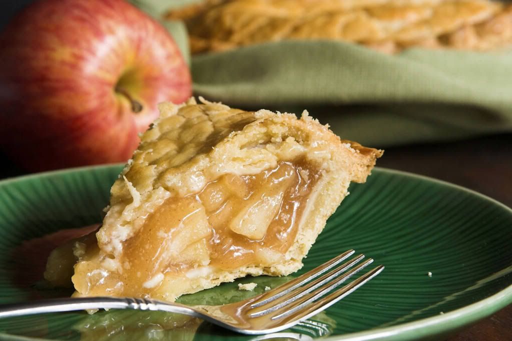 applepieslice.jpg apple pie image by kismygrits