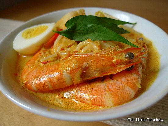 laksa leaves. garnish with Laksa leaves.