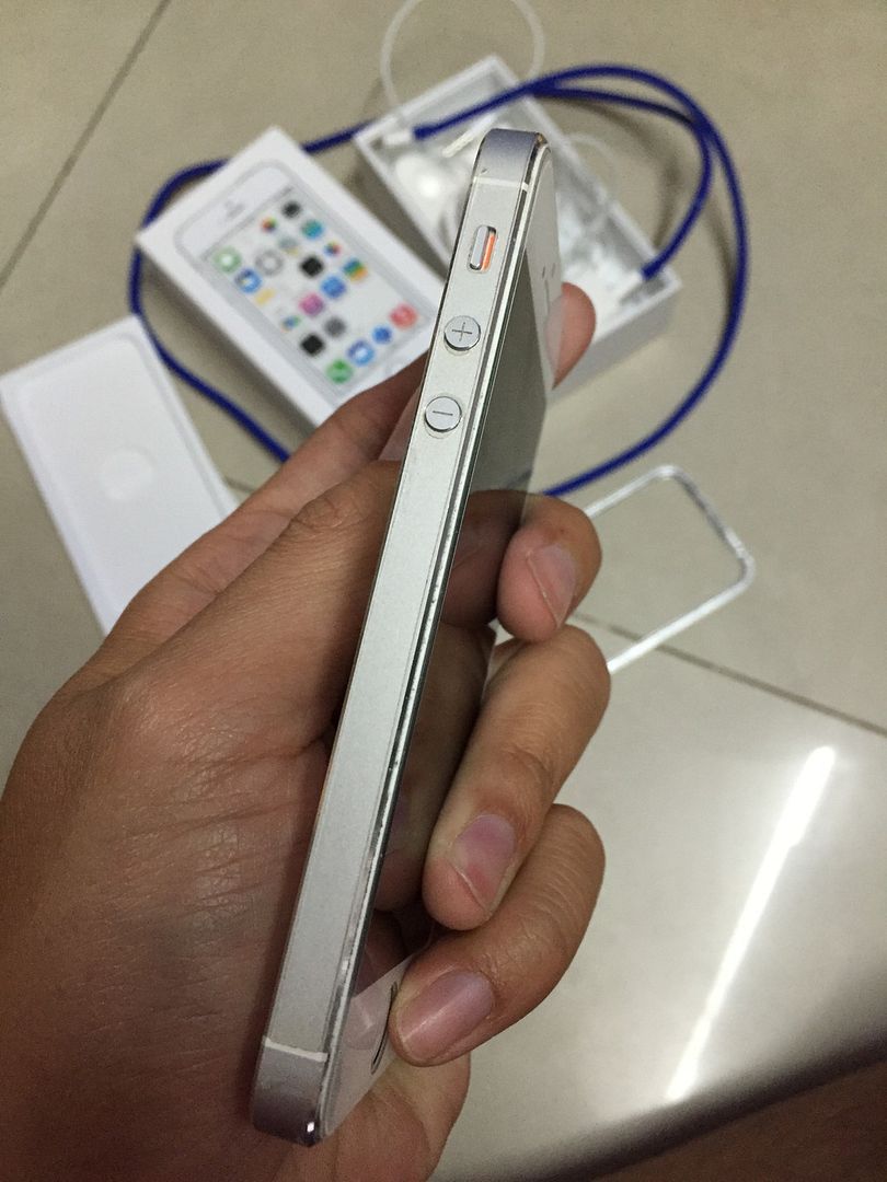 Dư dùng, bán 2 em iPhone 6 Gold 64GB fullbox và iPhone 5S Silver 16GB fullbox - 1