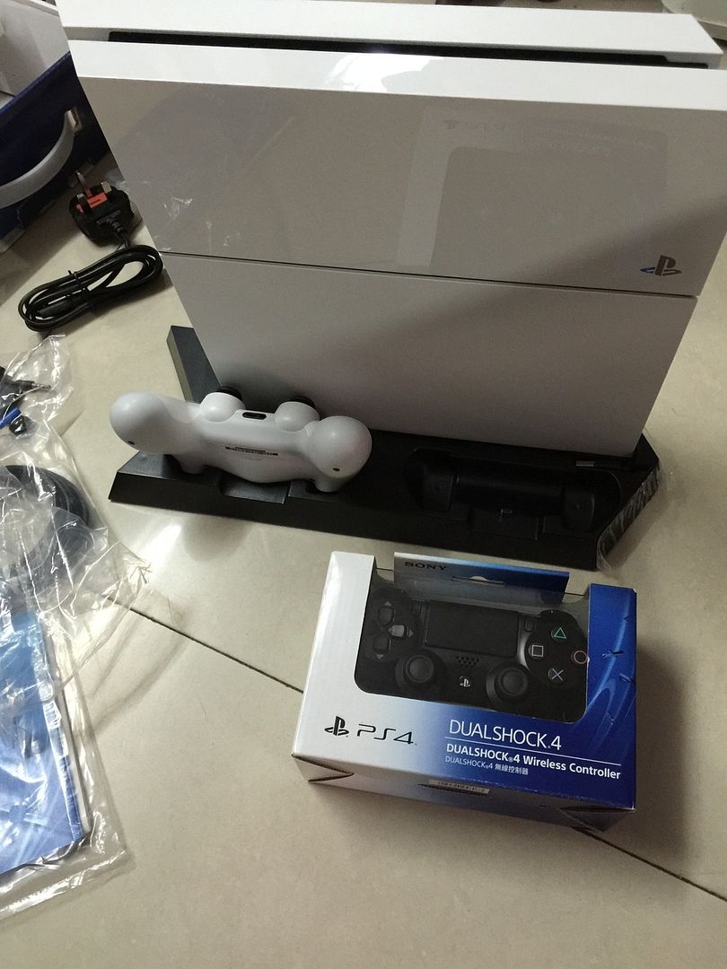 PS4 brandnew fullbox màu trắng 500GB, phụ kiện thêm: 1 tay cầm không dây và đế sạc - 2
