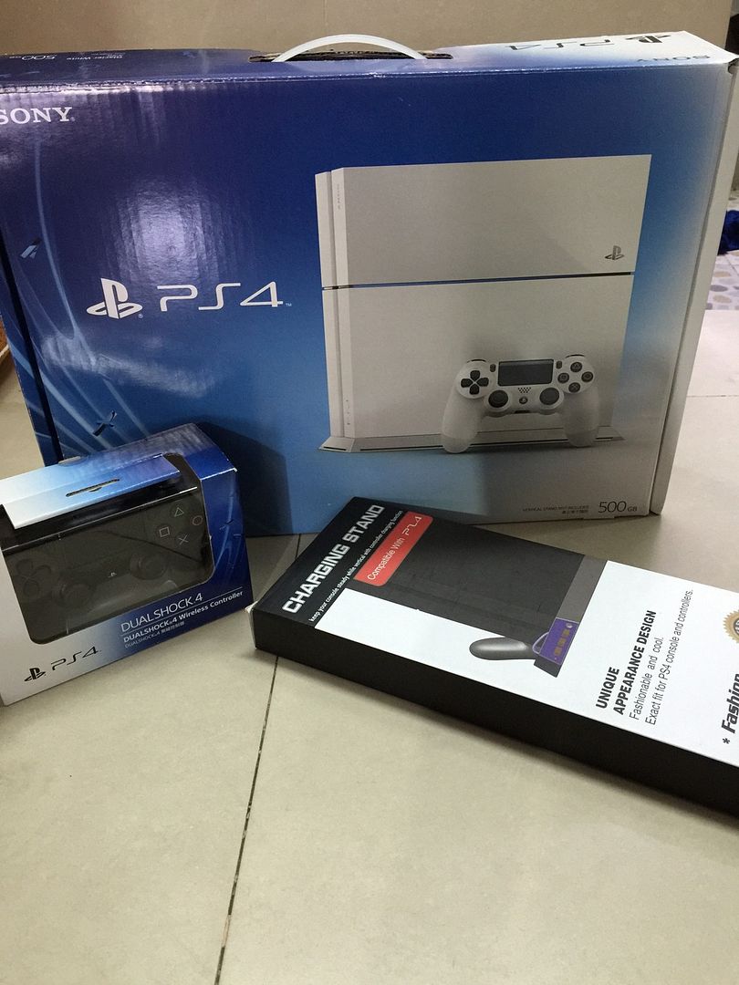 PS4 brandnew fullbox màu trắng 500GB, phụ kiện thêm: 1 tay cầm không dây và đế sạc - 1