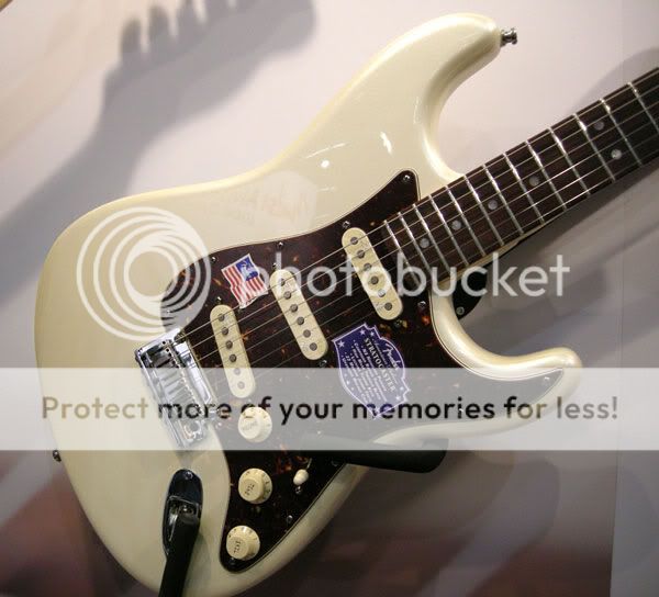 FENDER-AM-DLX-1.jpg